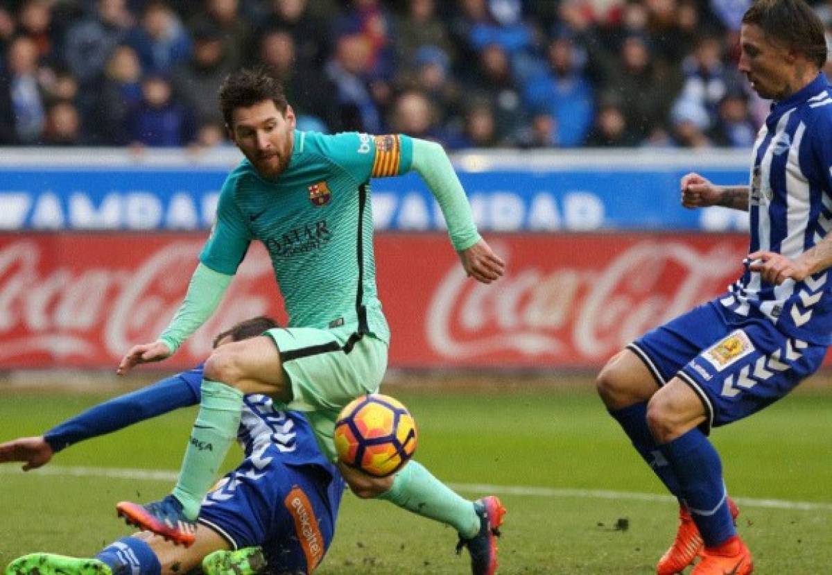 Barcelona arrolla en visita al Alavés pero Aleix Vidal se lesiona (6-0)