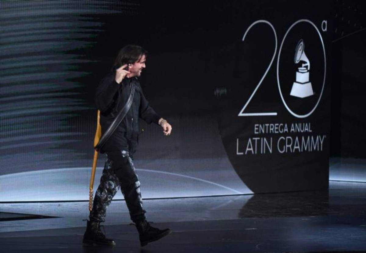 La reacción de Juanes al recibir sorpresa de Metallica en los Latin Grammy 2019