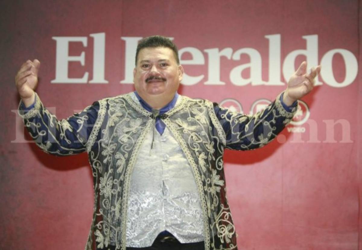 Juan Gabriel hondureño le rinde tributo al 'Divo de Juárez'
