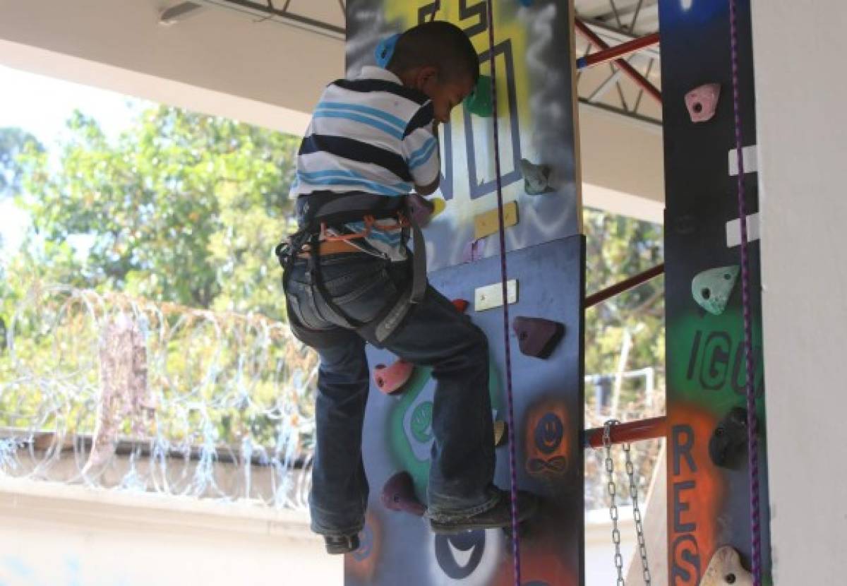 Pretenden replicar el deporte de escalada en escuelas capitalinas