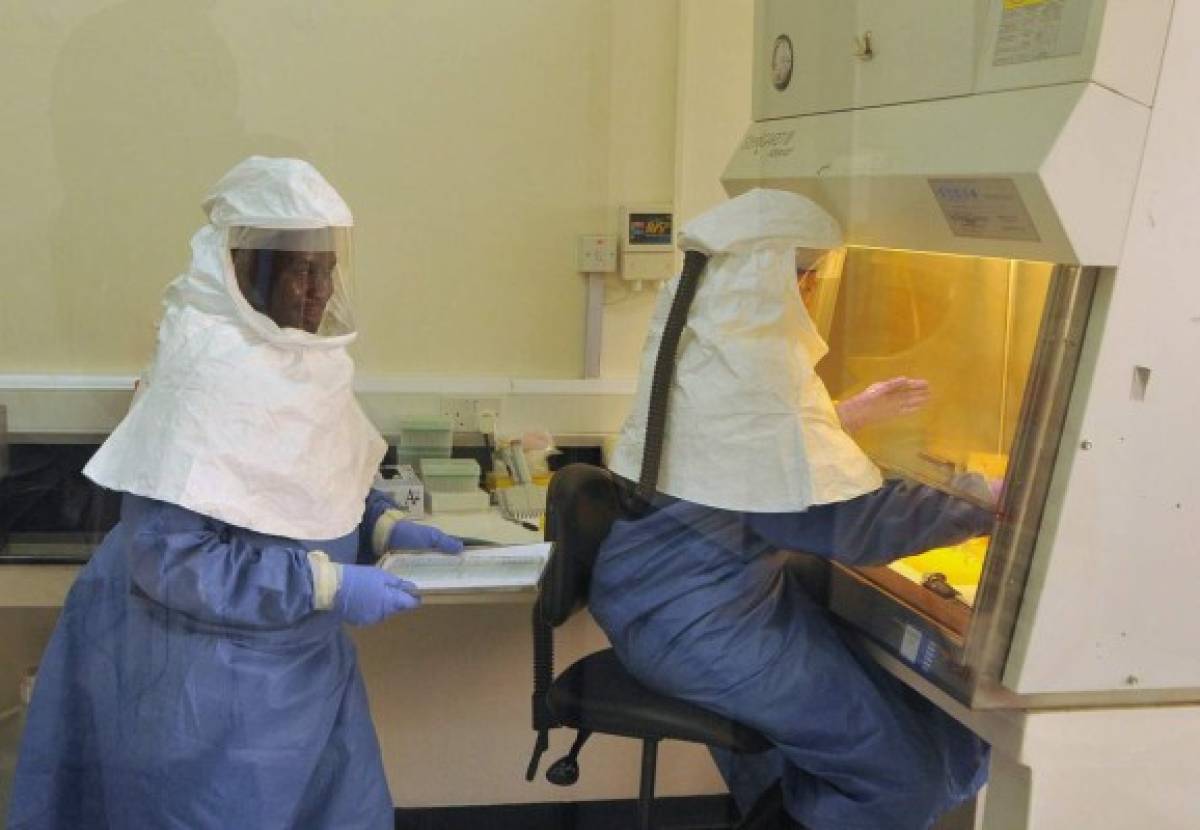 Enfermera y camarógrafo, libres del virus del ébola