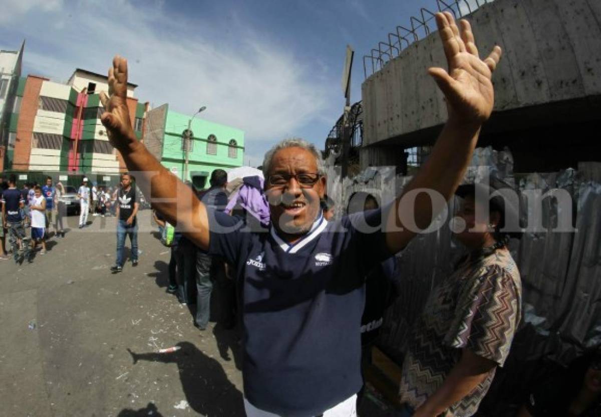 Aficionado de Motagua celebraba en la fila y minutos después murió en violenta estampida