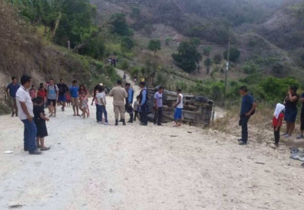 Un menor muerto y 17 heridos dejó accidente de tránsito en Gracias, Lempira