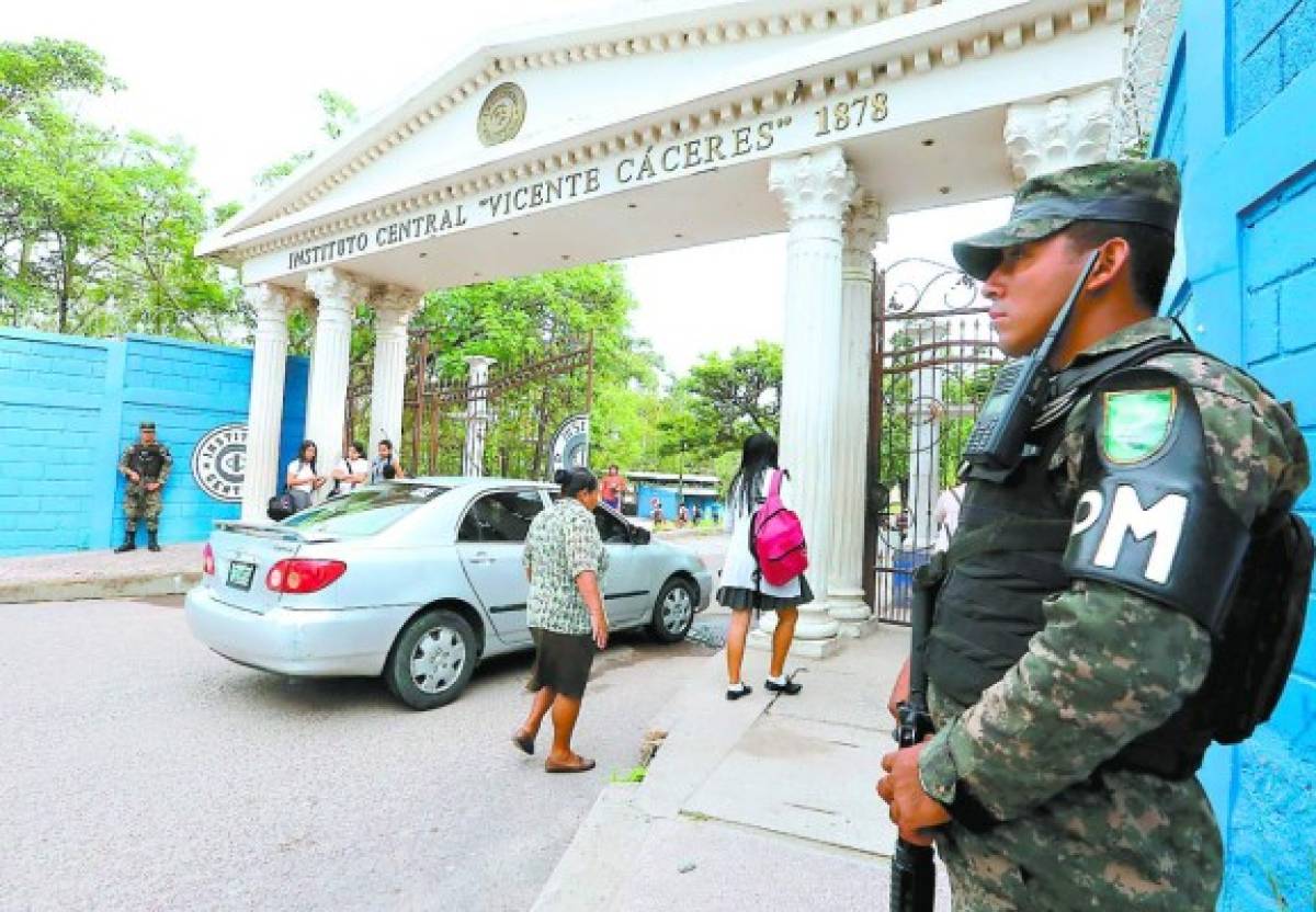 Director del Instituto Central Vicente Cáceres: 'Bessy se había retirado en marzo”