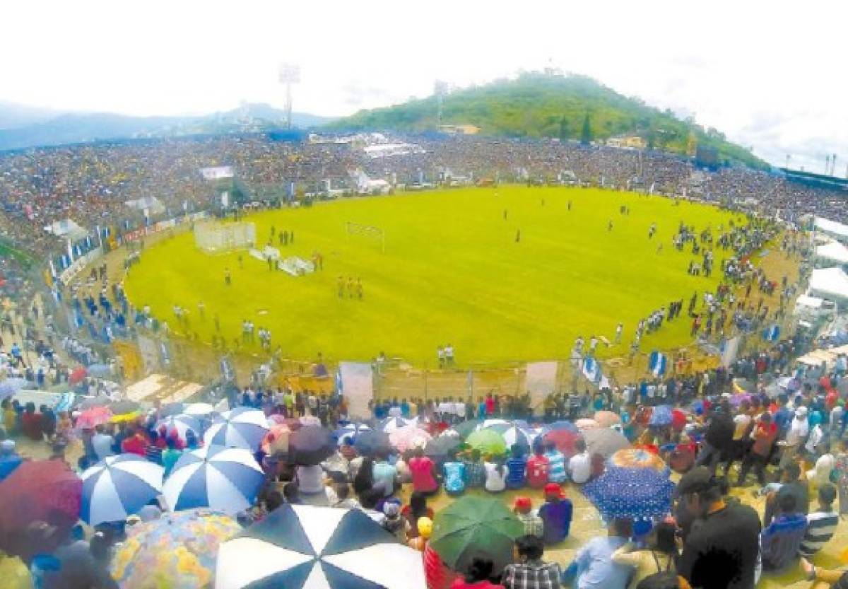 Honores a Honduras en su 193 aniversario de independencia