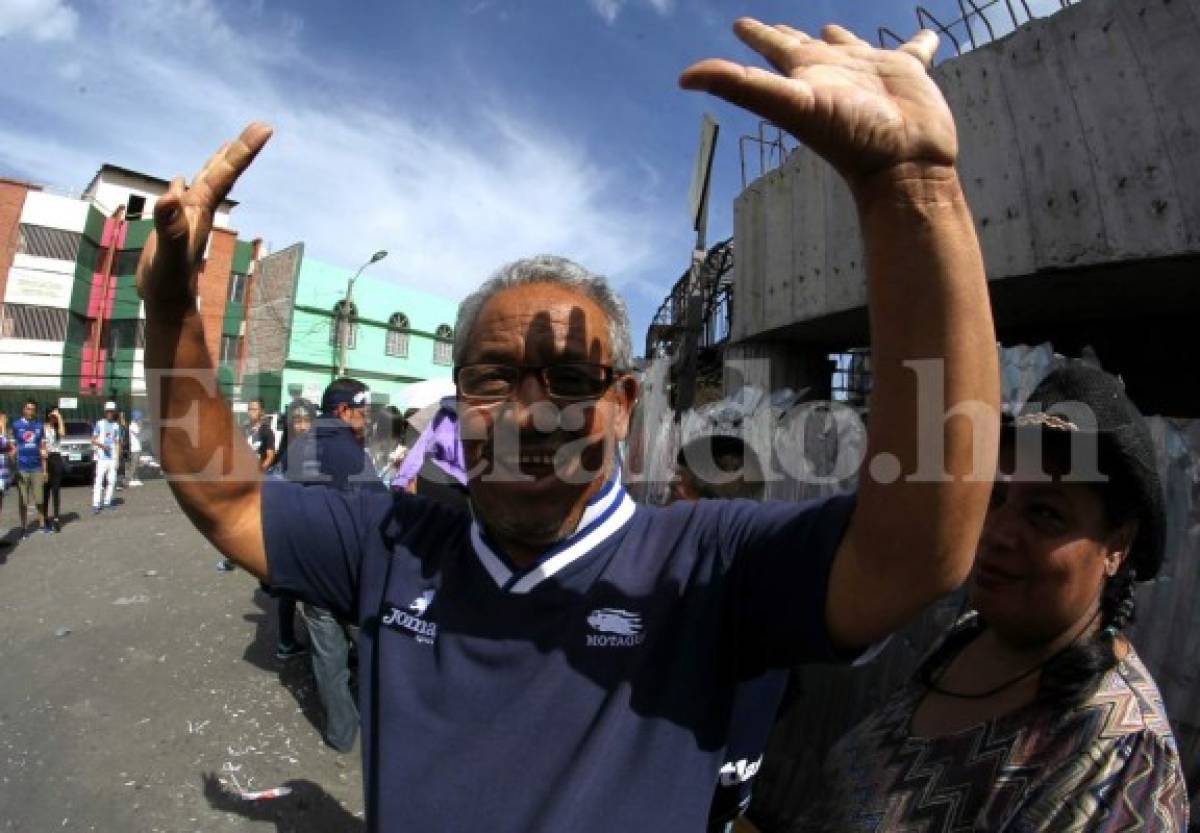 Aficionado de Motagua celebraba en la fila y minutos después murió en violenta estampida