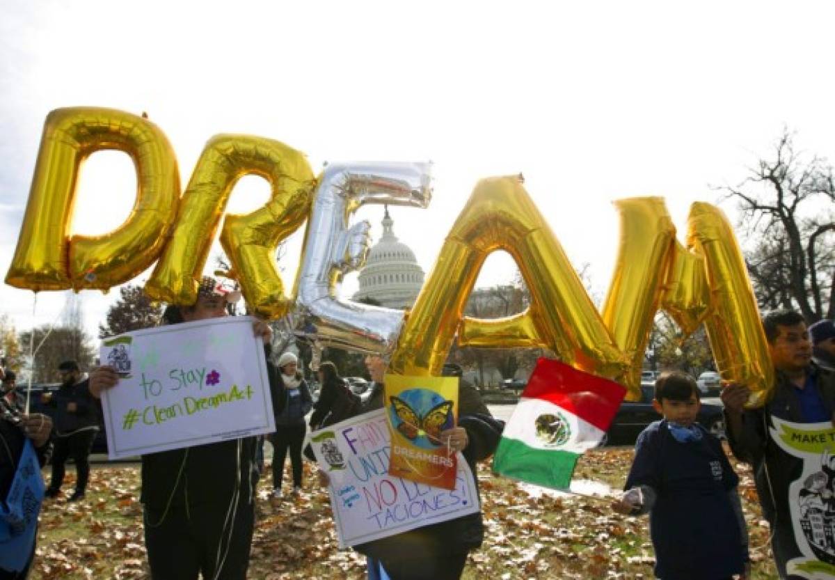 Alumnos migrantes en California piden menos ayuda financiera
