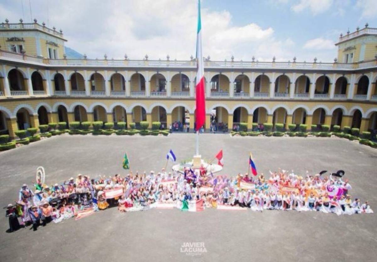 Oro Lenca realiza exitosa gira folclórica en México