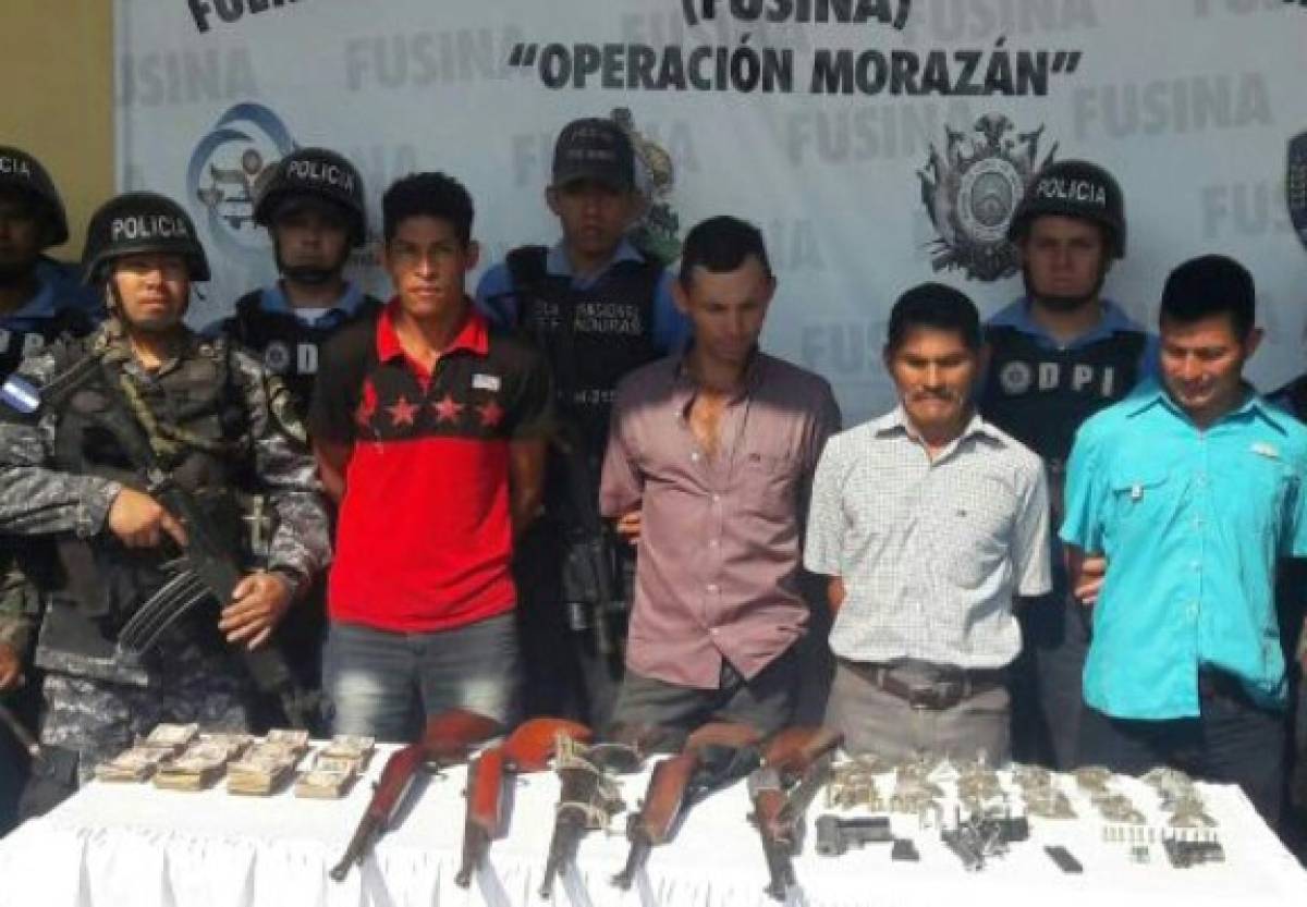 Honduras: Capturan hombres con armas, drogas y casi medio millón de lempiras    