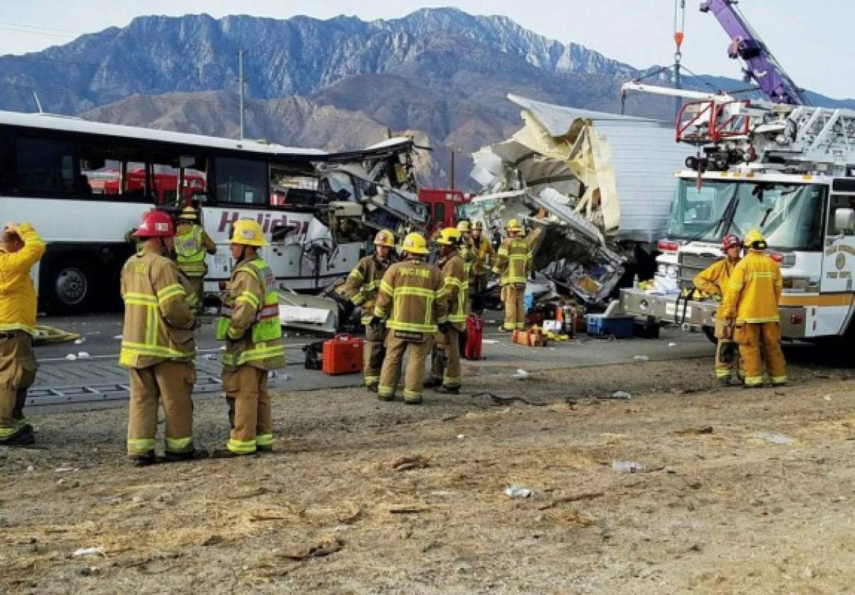 13 muertos en accidente de autobús turístico en California, según autoridades