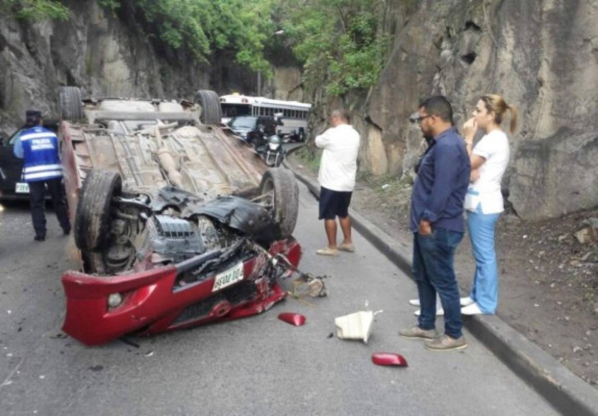 Enfermeras se salvan de morir en accidente vehicular en la calle Los Alcaldes