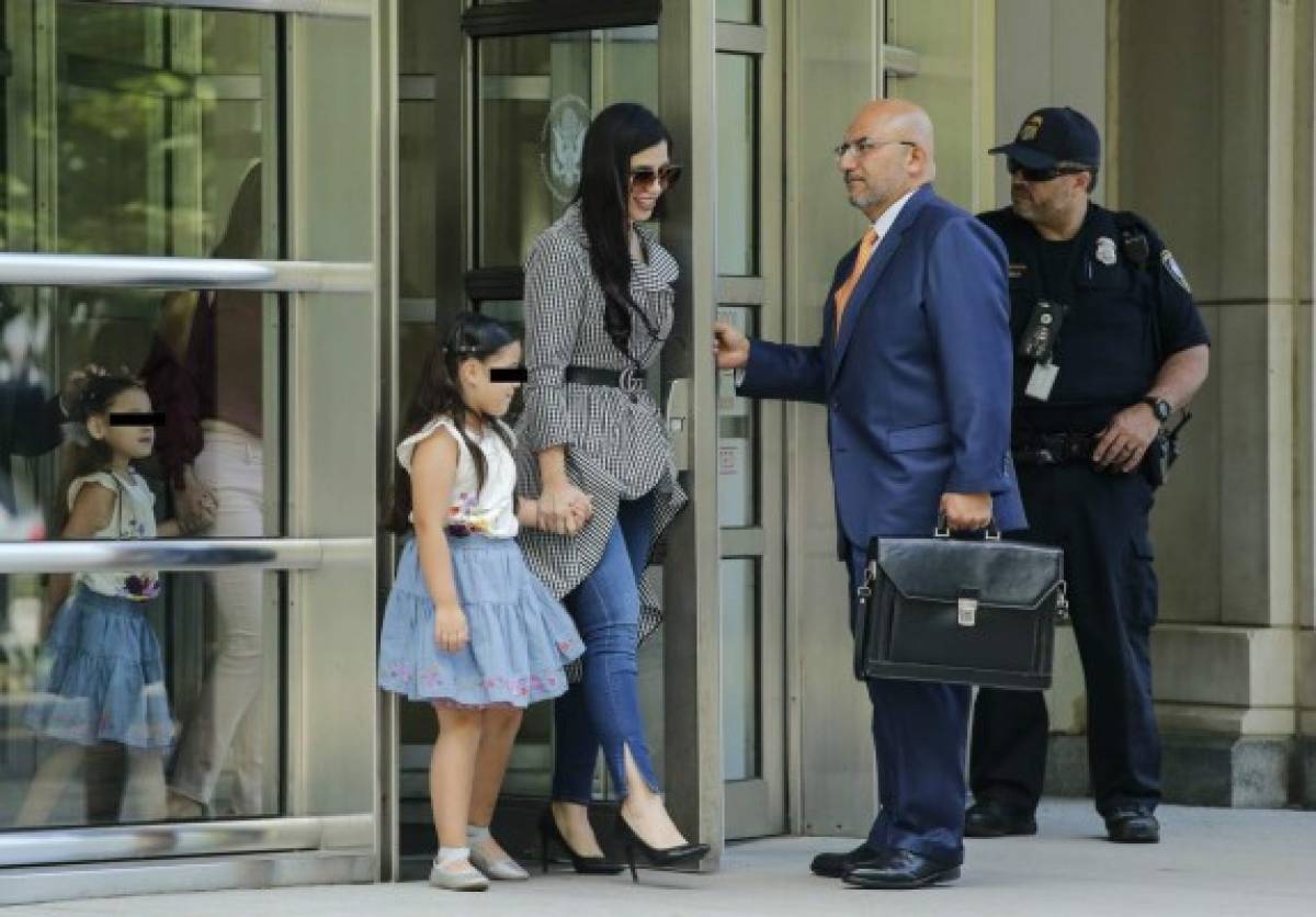 Joaquín 'El Chapo' Guzmán lanzó besos a sus hijas al verlas por primera vez desde que empezó el juicio