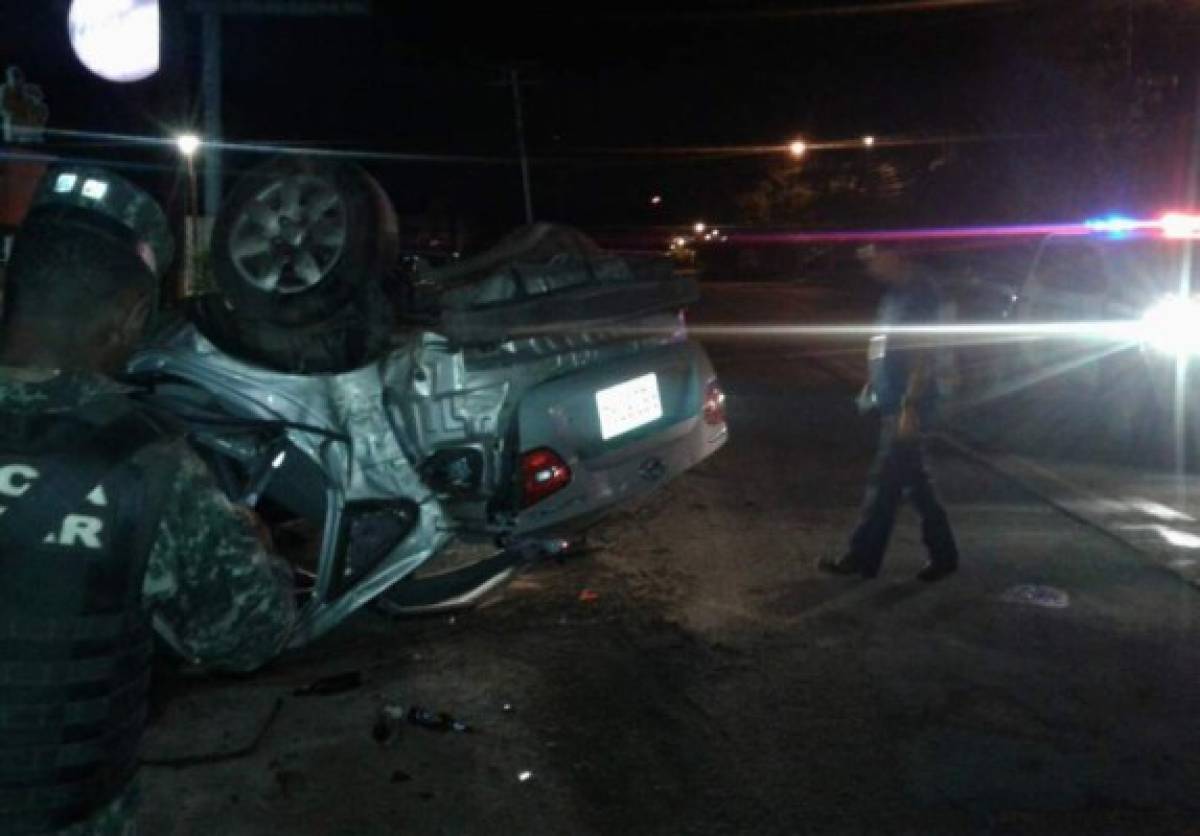 Completamente destruido, así quedó uno de los vehículos. (Foto: El Heraldo Honduras, Noticias de Honduras)