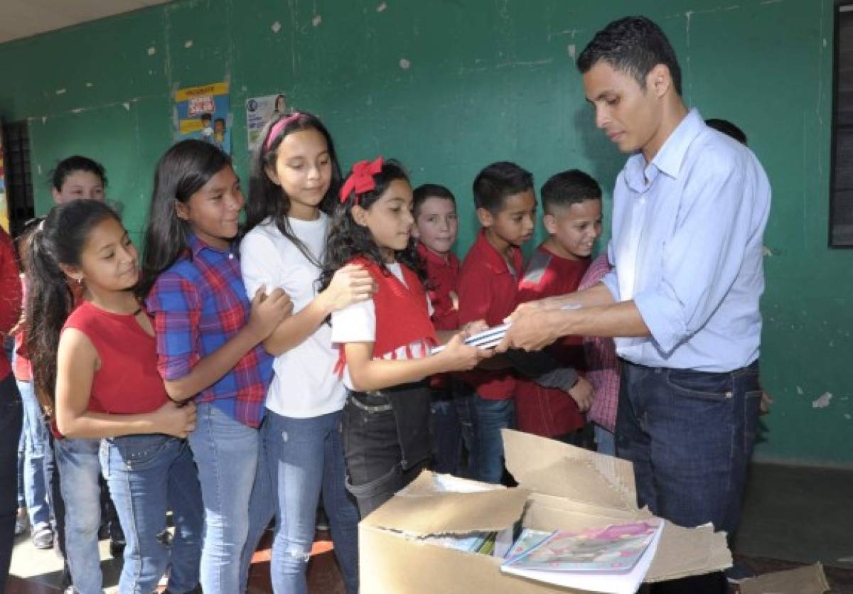 Maratón del saber lleva alegría a la aldea La Cañada de la capital de Honduras