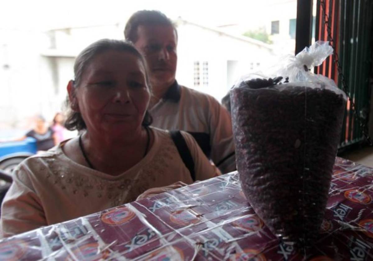 Honduras: A la venta 2,400 quintales de frijol rojo