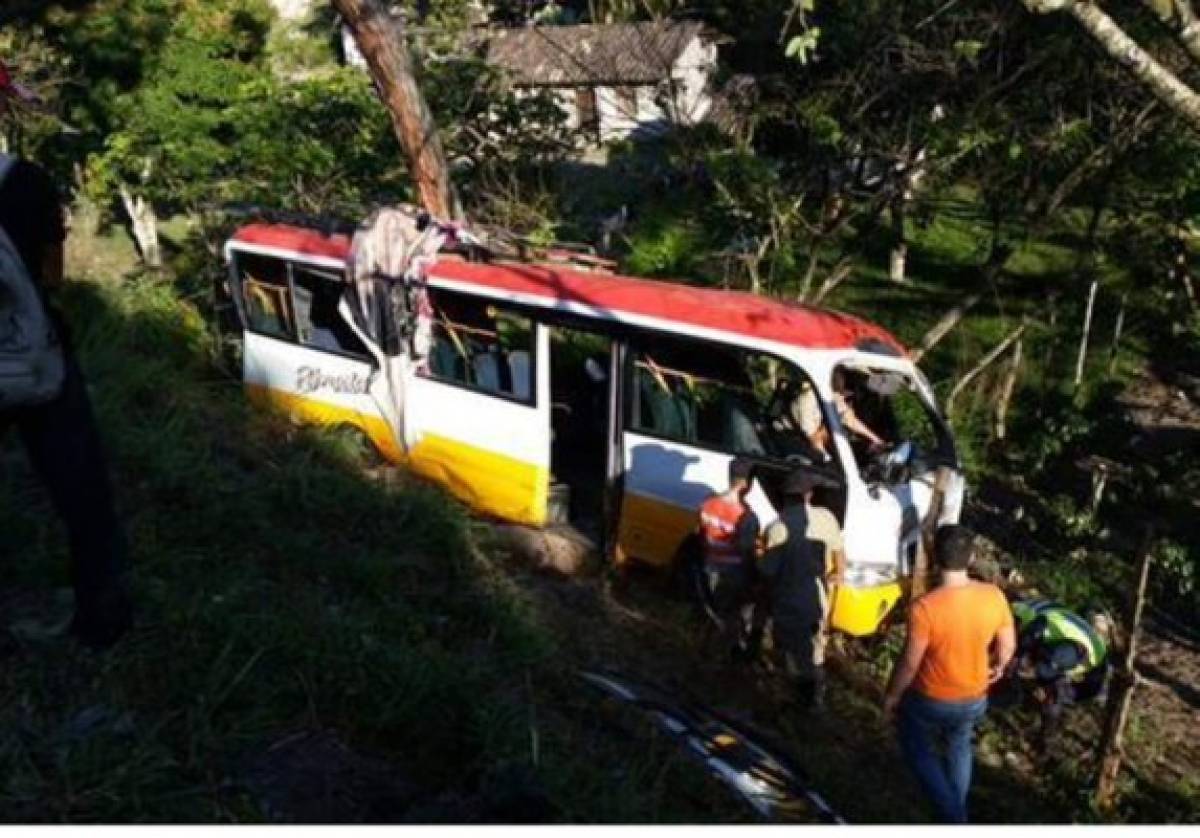Honduras: Volcamiento de bus deja al menos ocho lesionados en Occidente