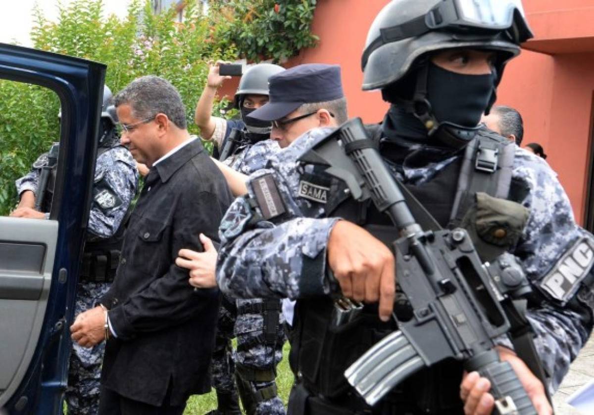 Expresidente Flores es llevado a prisión