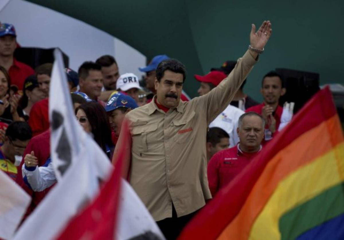Congreso de Venezuela aprueba abandono del cargo de Nicolás Maduro