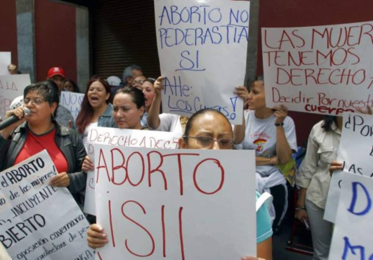 Mujeres demandan despenalizar el aborto en El Salvador