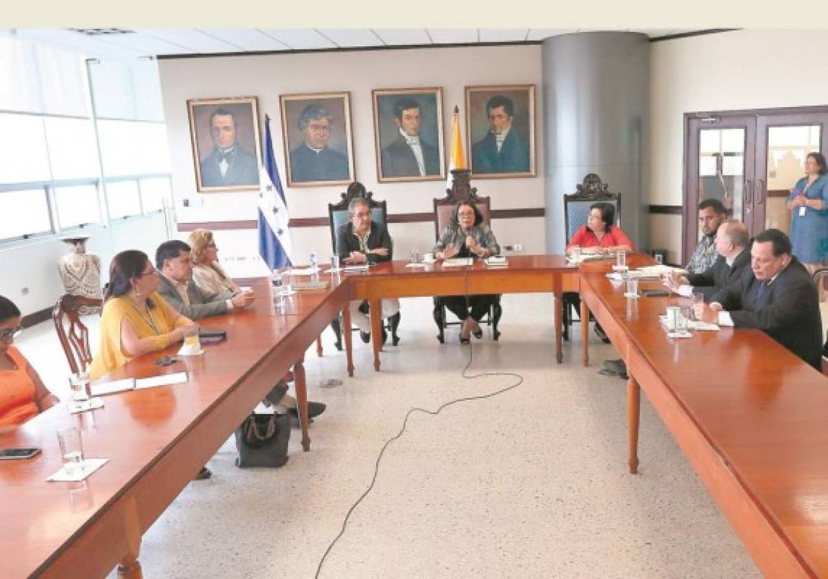 Junta Universitaria inicia revisión de perfiles de candidatos a rector