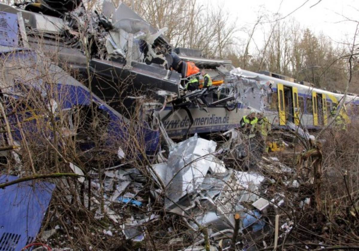 Alemania: Al menos nueve muertos, 150 heridos en choque trenes