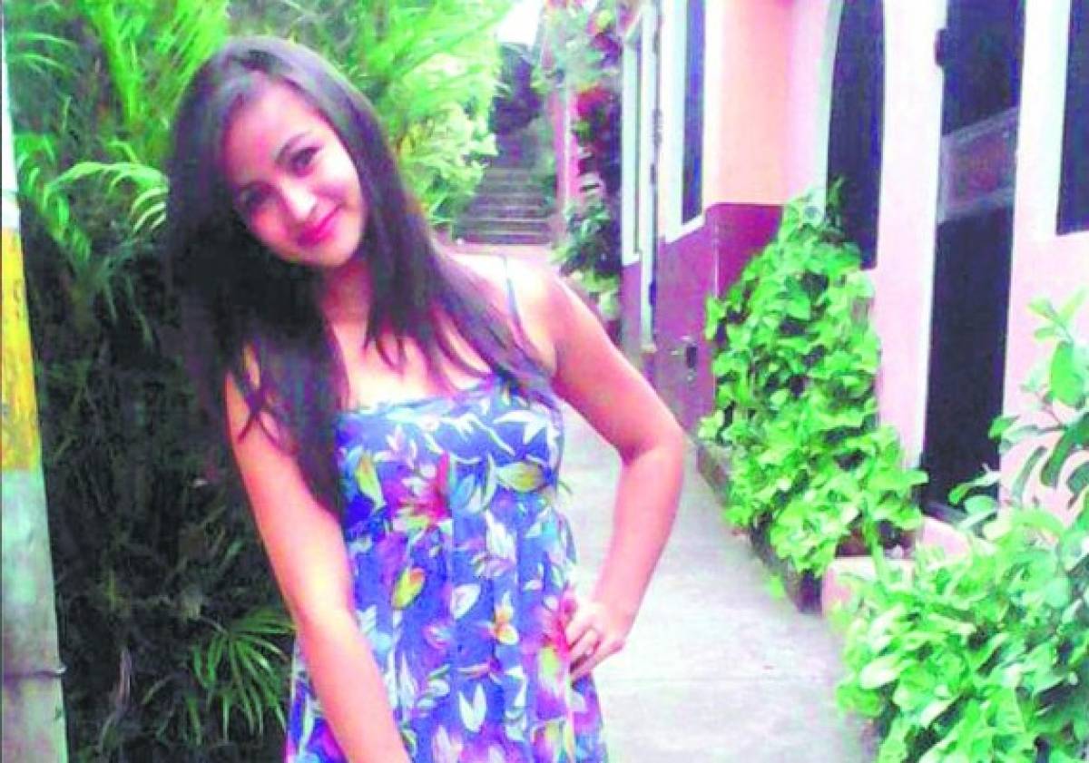 'Ayúdenme... Jálela, por favor, jálela', gritaba la madre de universitaria muerta en accidente