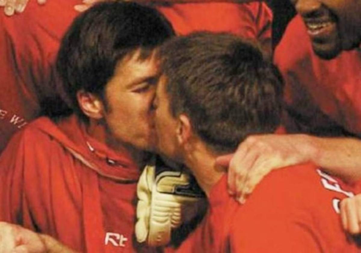 Los besos más recordados en el fútbol