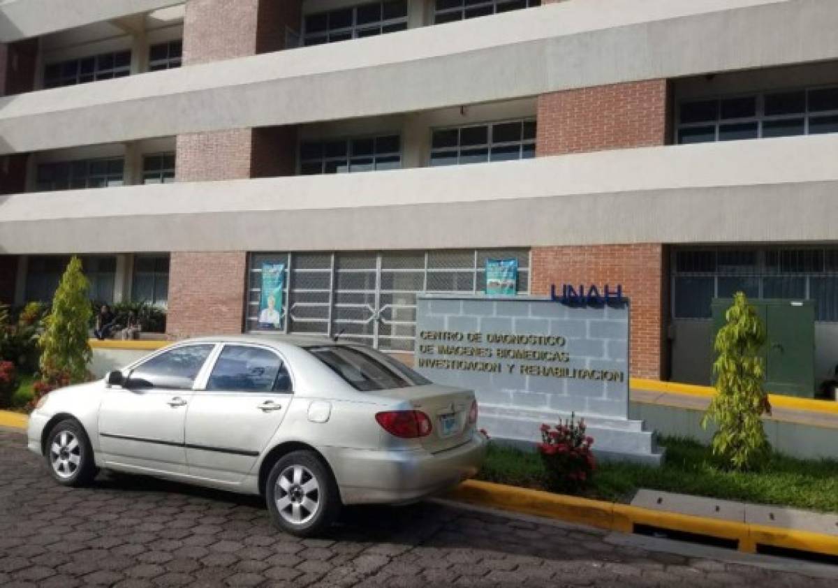 Estudiantes encapuchados se vuelven a tomar edificios de la Universidad Nacional autónoma de Honduras (UNAH)