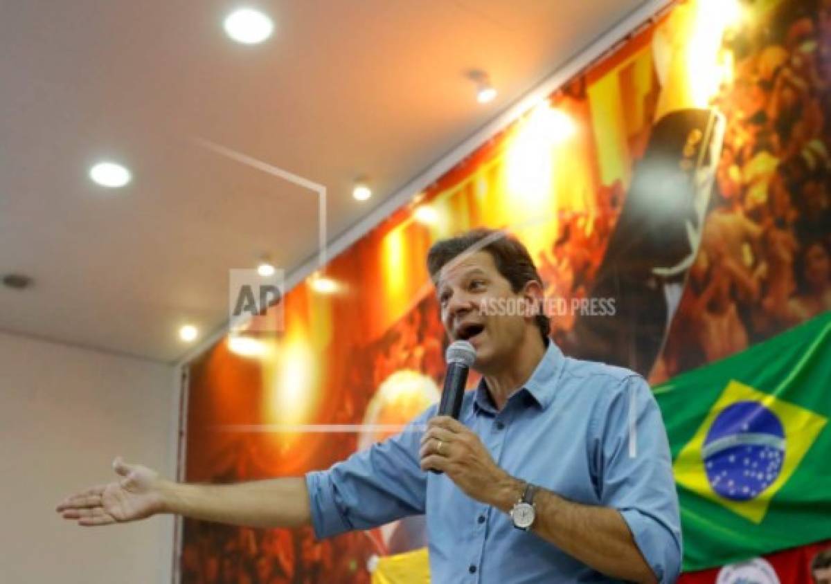 Brasil: Candidatos presidenciales intercambian insultos