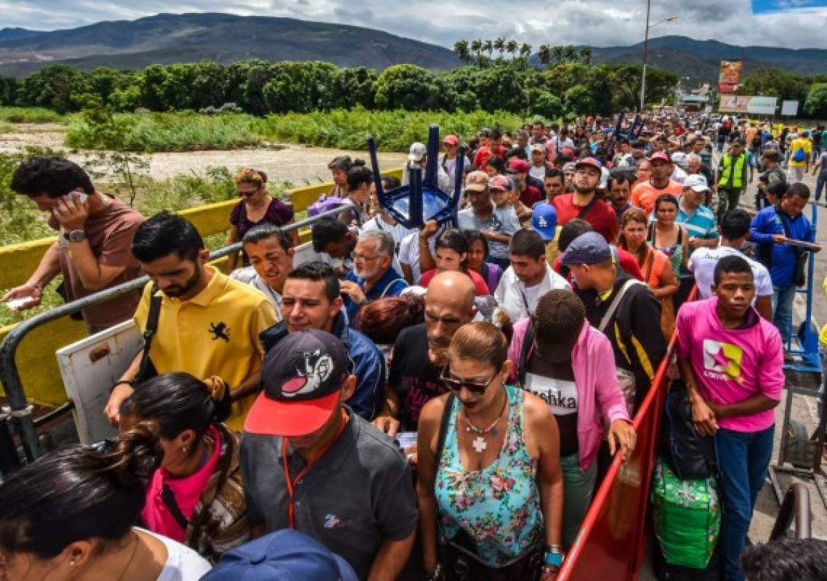 Barricadas y comercios cerrados, Venezuela en huelga contra Constituyente