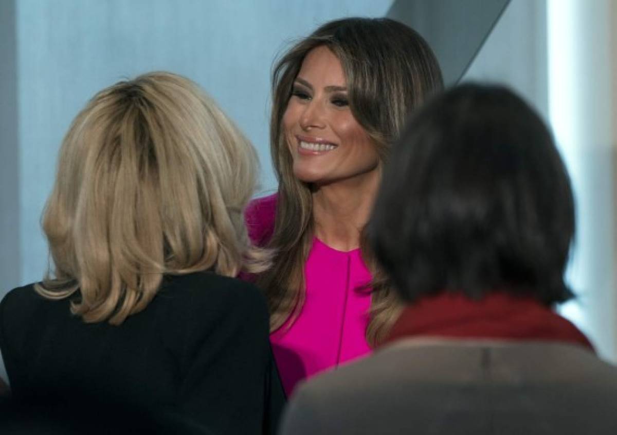 ONU: críticas a Melania Trump en redes sociales por vestido fucsia flúo de Delpozo