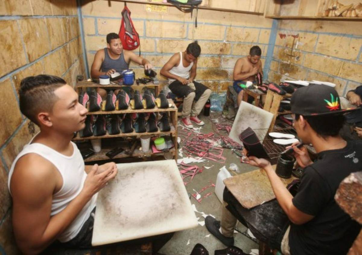 Unas 10 personas laboran en promedio en cada microempresa (Fotos: Efraín Salgado/EL HERALDO)