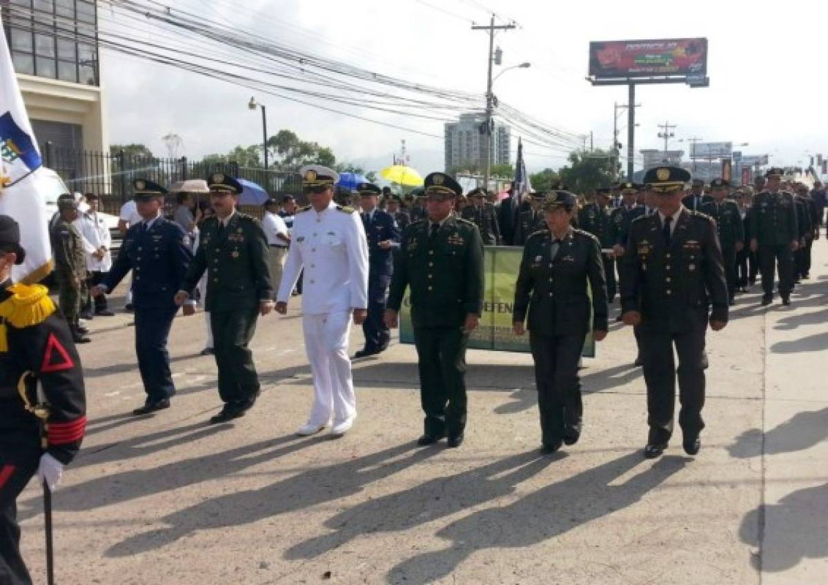 Desfile en homenaje a Francisco Morazán en el Día del Soldado