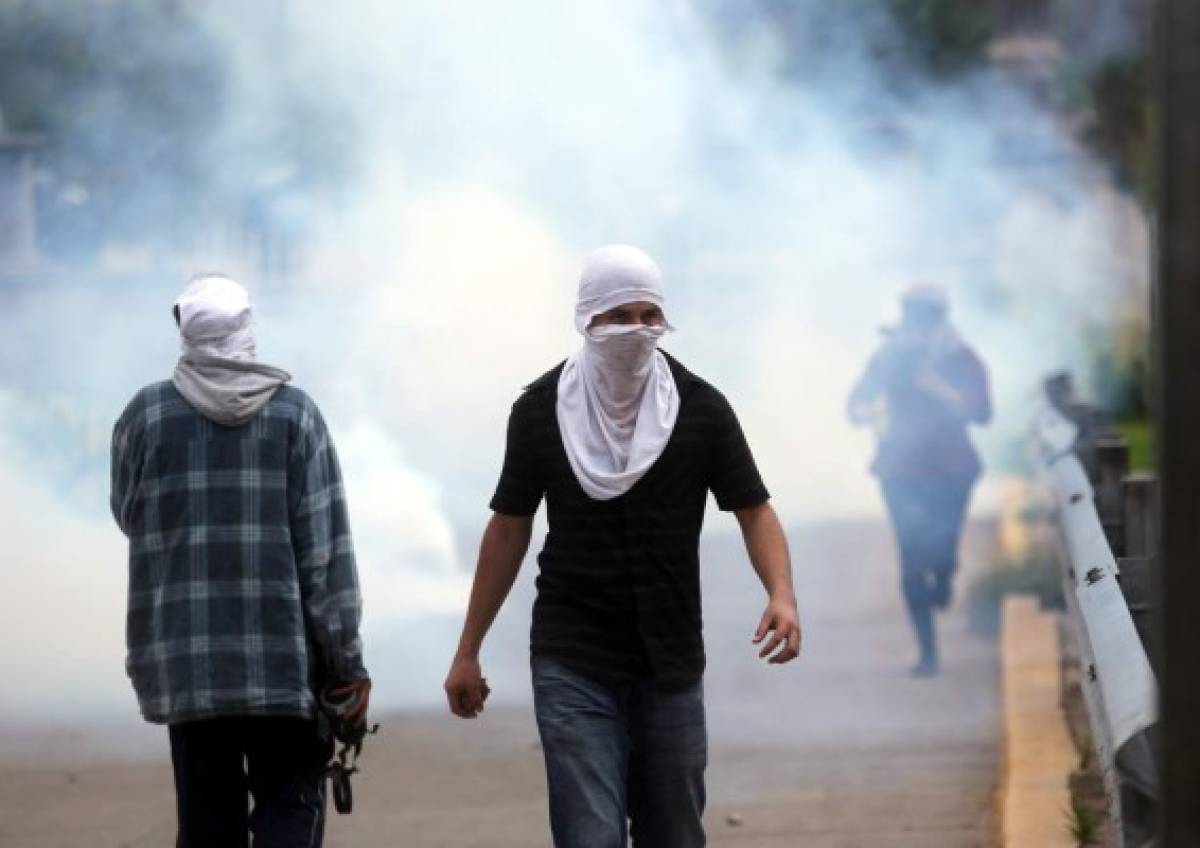 VIDEO: Disparan contra protestantes en la UNAH