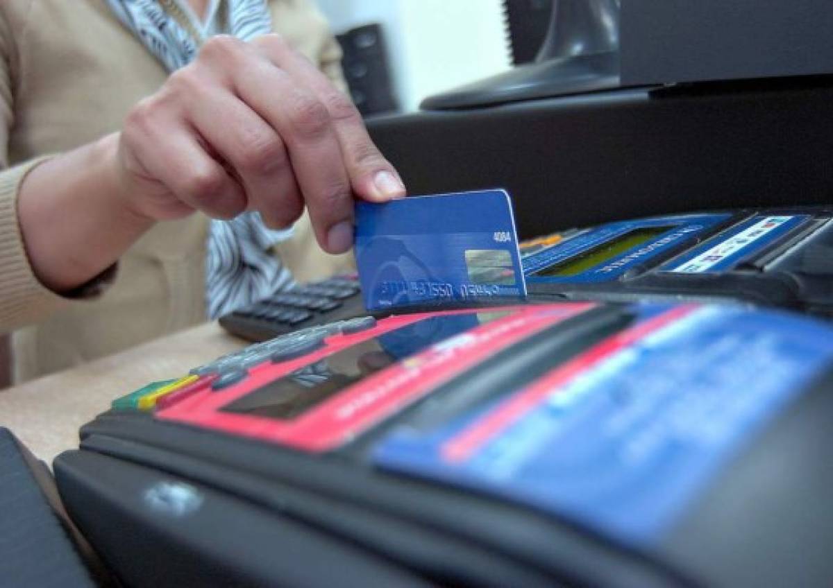 Mauricio Oliva asegura que tasa de interés promedio de las tarjetas de crédito no sobrepasará el 54%  