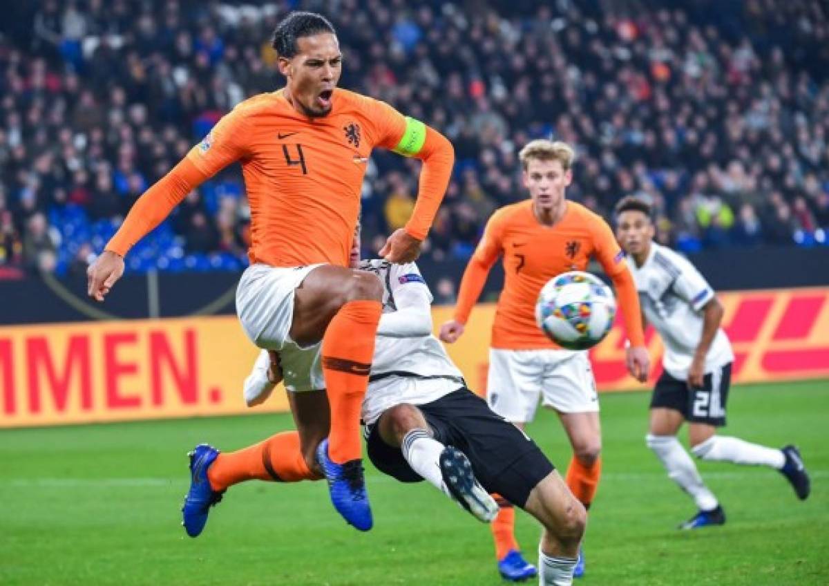 Virgil van Dijk puso el 2 - 2 al minuto 90+1 para meter a Holanda en la ´Final Four´ de la Liga de Naciones de Europa. Foto/AFP