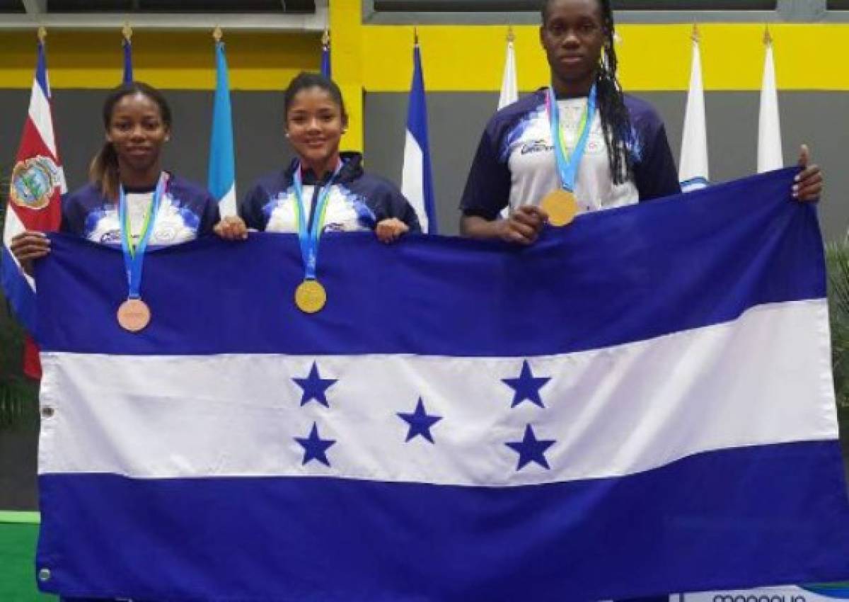 Lorena Chávez de 69 kilos y Brenda Bailey en 53 kilos representando a Honduras.