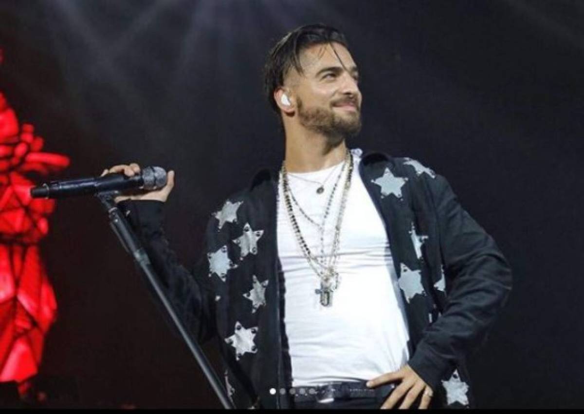 Maluma besa en la boca a su tía y las redes lo atacan