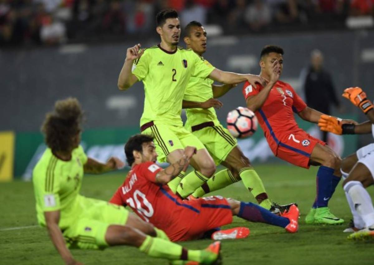Chile vence 3-1 a Venezuela y se mete en zona de clasificación del premundial