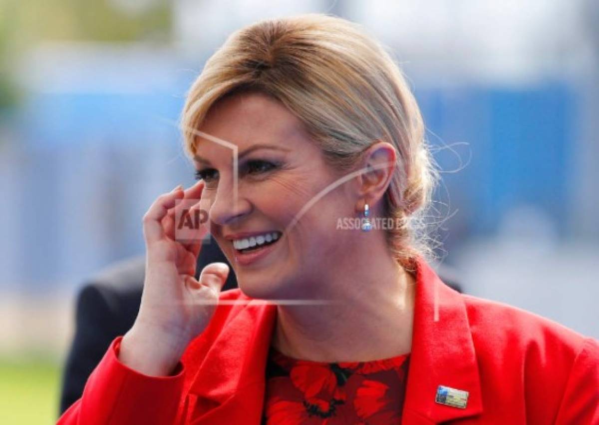 Presidenta de Croacia, Kolinda Grabar-Kitarovic, festeja pase a final en cumbre OTAN