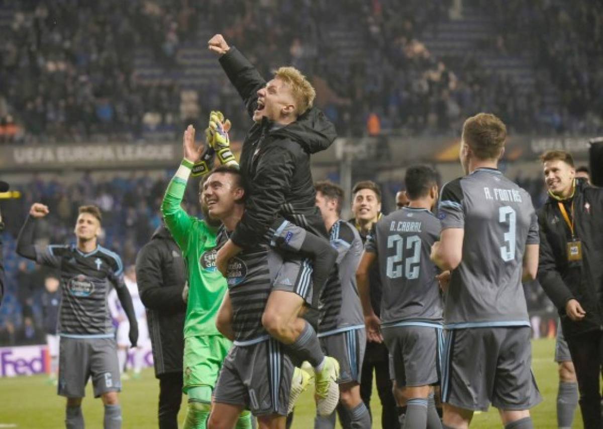 Celta's players celebrate after winning during the UEFA Europa League quarter final second leg football match KRC Genk against Celta Vigo at the Fenix Stadium in Genk on April 20, 2017. / AFP PHOTO / JOHN THYS