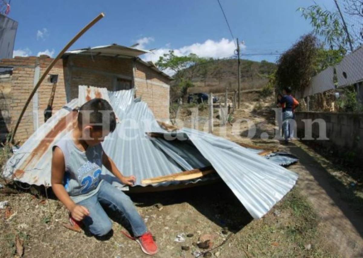 Tegucigalpa: Familias piden ayuda para reponer techos tras fuertes vientos