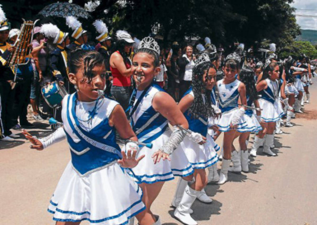 Escolares celebran Independencia en Honduras