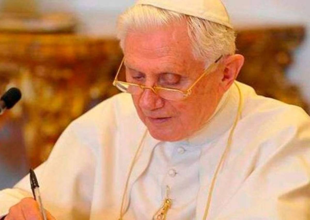Benedicto XVI se convierte en el papa más anciano de la historia  