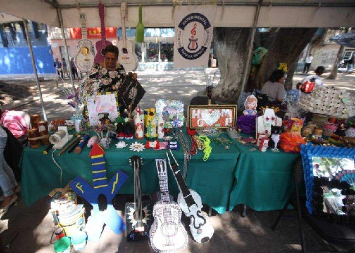 Megaexpoferia del reciclaje cautiva a decenas de clientes en la capital de Honduras