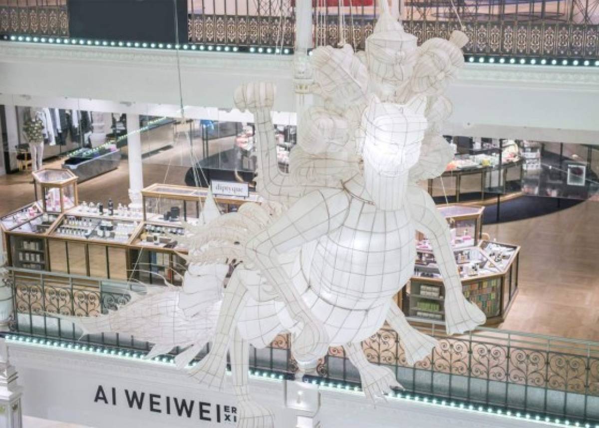 Ai Weiwei lleva su arte a un lujoso almacén de París, Francia