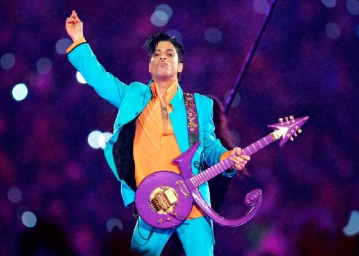Fans de Prince lo recuerdan en Paisley Park en su quinto aniversario