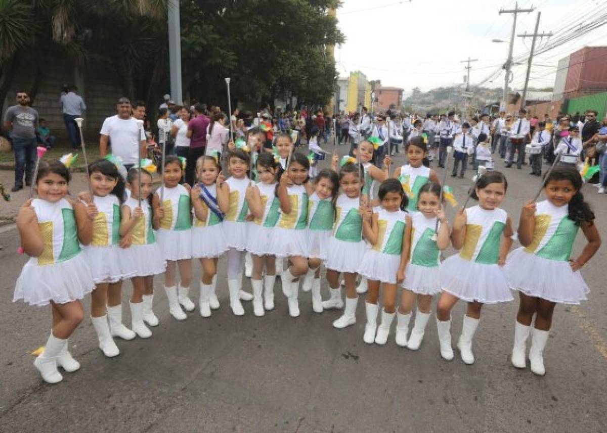 Tegucigalpa: En nueve rutas, alumnos del nivel básico mostraron su amor a la patria
