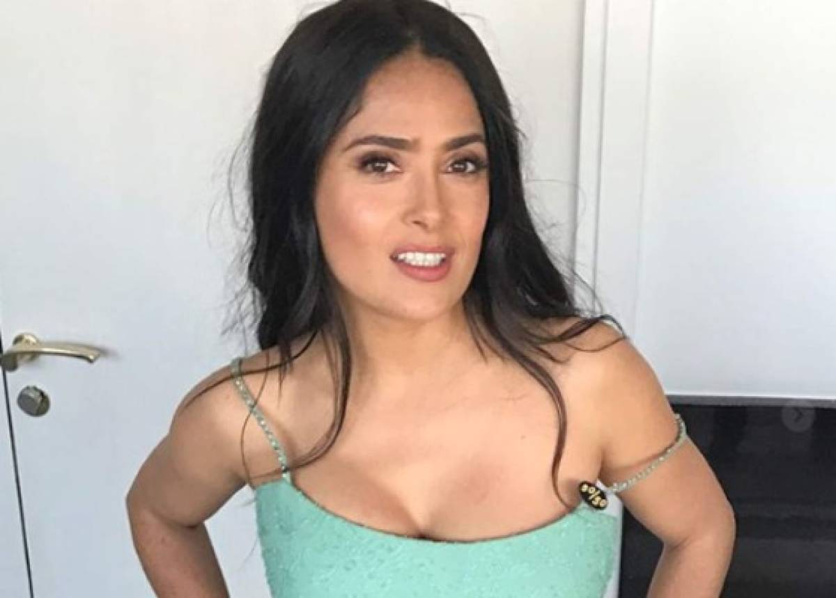 Llaman 'interesada' a Salma Hayek por foto con su esposo