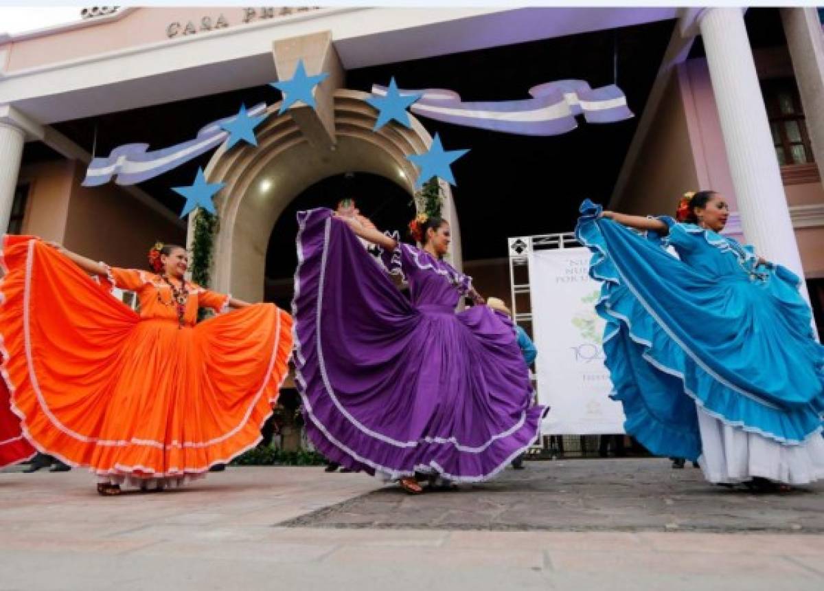 Solemne inicio de las festividades por los 194 años de independencia